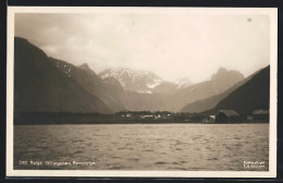 AK Veblungsnaes /Romsdalen, Ortsansicht über Den Fjord Hinweg  - Norvège