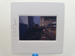 Photo Diapo Diapositive TRAIN Wagon Locomotive Electrique SNCF 2D2 5525 à VITRY En 06/1990 VOIR ZOOM - Diapositives (slides)