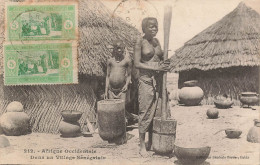 MIKICP7-024- SENEGAL DANS UN VILLAGE SENEGALAIS FEMME SEINS NU - Senegal