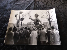 P-1259 , Photo, Carnaval De Nancy, Le Défilé Dans Le Centre Ville , Circa 1965 - Lieux