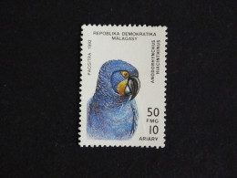 MADAGASCAR YT 1144 ** MNH - PERROQUET PERRUCHE PARROT PAPAGEI ARA HYACINTHE - Madagascar (1960-...)