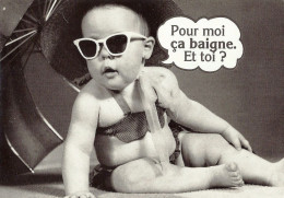 *CPM - Bébé Humoristique - BB à La Plage, Lunette, Maillot De Bain Parassol - Pour Moi ça Baigne. Et Toi? - Humor