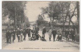 Vendée / Chantonnay, Route De La Roche Sur Yon, Très Animée - Chantonnay