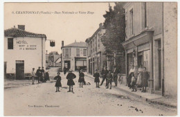 Vendée / Chantonnay, Rues Nationale Et Victor Hugo, Hôtel, Animée - Chantonnay