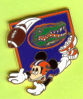 Gros Pin's Disney BD Mickey Joue Au Football (Crocodile Floride) - #027 - Disney