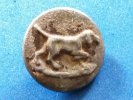 Bouton Ancien Métal  Vénerie Chien De Chasse à L'arrêt 23mm MFBP Grenoble - Buttons