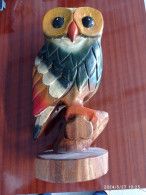 SCULTURA GUFO SU TRESPOLO IN LEGNO DIPINTO A MANO - MEXICO - Holz