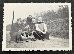 Photo Ancienne Originale Snapshot Guebwiller 1937 Alsace Arme à Identifier 9 X 6 CM ( RefJS2) - Guerre, Militaire