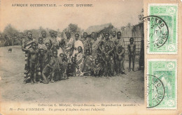 MIKICP8-033- COTE D IVOIRE PRES D ABIDJAN UN GROUPE D AGBAN DEVANT L OBJECTIF - Côte-d'Ivoire