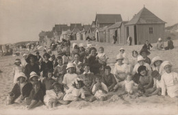 Carte Photo à Identifier Enfant à La Plage CABANON - To Identify