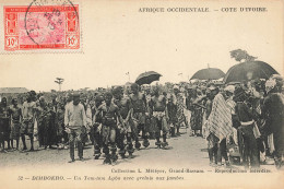 MIKICP8-035- COTE D IVOIRE DIMBOKRO UN TAM TAM AGBA AVEC GRELOTS AUX JAMBES - Ivory Coast