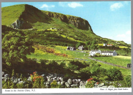 PC 2NI/49 J.Hinde - Farm In The Antrim Glens,N.I. Unused - Antrim