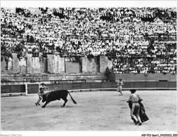 AKPP12-0841-SPORT - CORRIDA DE TOROS - UN BANDERILLO EN DANGER  - Other & Unclassified