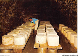 AKPP8-0678-METIER - CAVE A FROMAGES OU SONT AFFINEES LES FOURNES  - Paysans