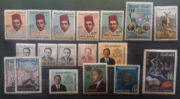 MAROC , Petit Lot De 18 Timbres Neufs */** Période Roi Hassan II - Maroc (1956-...)