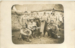 010624 - Carte Photo MILITARIA WW1 1914 18 - Militaire Poilu Avant Le Retour Aux Tranchées - Apéro - Weltkrieg 1914-18