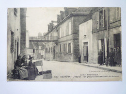 2024 - 2111  GOURDON  (Lot)  :  L'Hôpital  -  Un Groupe D'énoiseuses à Saint-Siméon   XXX - Gourdon