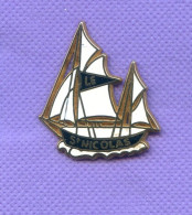 Superbe Pins Voilier Le Saint St Nicolas Zamac Double Attaches K214 - Bateaux