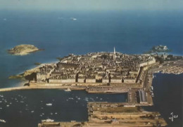SAINT MALO, LA VILLE ET LES REMPARTS, VUE AERIENNE   COULEUR  REF 16934 - Saint Malo