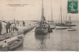 Q26-17) FOURAS LES BAINS - PORT NORD - L’ARRIVÉE DES PÊCHEURS - (ANIMEE - BATEAUX) - Fouras-les-Bains