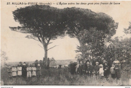 33) AILLAS LE VIEUX (GIRONDE) L'EGLISE ENTRE LES DEUX GROS PINS FRANCS DE LUXE - (ANIMEE - ENFANTS AVEC CURE - 2 SCANS) - Autres & Non Classés