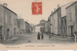 Q5-47) ASTAFFORT (LOT ET GARONNE) AVENUE DE LECTOURE ET HALLE  -  (ANIMEE - HABITANTS - VILLAGEOIS) - Astaffort