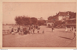 Q4-33) ARCACHON - BOULEVARD PROMENADE  ET HOTEL DE FRANCE  - (2 SCANS) - Arcachon