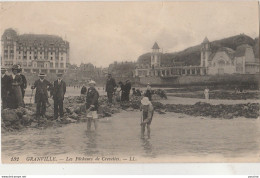 R21-50) GRANVILLE (MANCHE) LES  PECHEURS  DE CREVETTES - (2 SCANS) - Granville