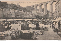 R20-29) MORLAIX - LA PLACE THIERS UN JOUR DE MARCHE  - (TRES ANIMEE - HABITANTS - ETALS - 2 SCANS) - Morlaix