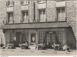 R15-50) SAINT HILAIRE  DU HARCOUET (MANCHE) BAR - HOTEL " LE RELAIS DE LA POSTE " RUE DE MORTAIN - TEL: 31 - (2 SCANS) - Saint Hilaire Du Harcouet