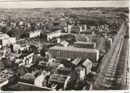 R13-47) AGEN - EN AVION AU DESSUS DE... CITE ADMINISTRATIVE ET COLLEGE DES GARCONS  - (2 SCANS) - Agen