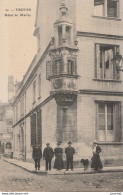 R11-10) TROYES  -HOTEL DE MARIZY - (ANIMEE HABITANTS AVEC  CHIEN - 2  SCANS) - Troyes