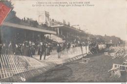 75) PARIS - L'EMEUTE DE LONGCHAMPS , 14/10/1906 LA GRILLE DE L'ENCEINTE DU PESAGE APRES LE PASSAGE DE L'EMEUTE - 2 SCANS - Arrondissement: 16
