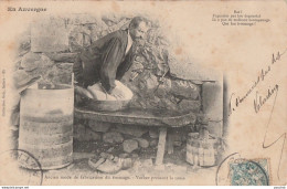 15) ANCIEN MODE DE FABRICATION DU FROMAGE - VACHER PRESSANT LA TOME - (OBLITERATION DE 1902 - 2 SCANS) - Autres & Non Classés