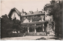 R1-07) LES OLLIERES (ARDECHE) LE CHATEAU DES PINS  - (OBLITERATION DE 1957  - 2 SCANS) - Sonstige & Ohne Zuordnung