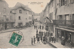 R22-12) LAISSAC (AVEYRON)  PLACE DE LA CAPELLE - ANIMEE - ECOLIERS - HABITANTS - EN  1910 - Autres & Non Classés