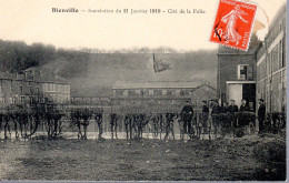 BIENVILLE  -  Inondation Du 21 Janvier 1910  -  Cité De La Folie  -  Animation - Autres & Non Classés