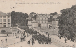 S21-17) SAINTES - LE 6° DE LIGNE ARRIVANT DE MARCHE - DEFILE SUR LE PONT -  ( 2 SCANS ) - Saintes