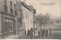 S7-54) DOMBASLE SUR MEURTHE (MEURTHE ET MOSELLE)  RUE MATHIEU DE DOMBASLE - (ANIMEE - HABITANTS - 2 SCANS ) - Andere & Zonder Classificatie