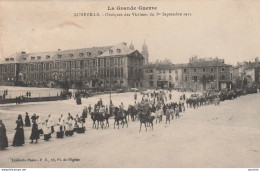 S6-54) LUNEVILLE - OBSEQUES DES VICTIMES DU 1 ER SEPTEMBRE 1915 - LA GRANDE GUERRE - (  - 2 SCANS )  - Luneville