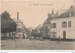 S6-62) ARRAS - RUE DES GAUGUIERS - ( ANIMEE - MILITAIRES - 2 SCANS ) - Arras