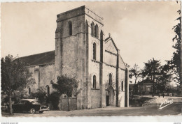 S24-33) SOULAC SUR MER - BASILIQUE NOTRE DAME DE LA FIN DES TERRES - AUTOMOBILE SIMCA ARIANE - 1961 - 2 SCANS   - Soulac-sur-Mer