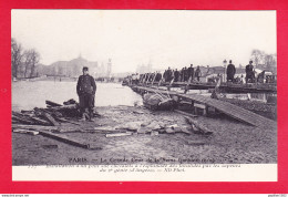 F-75-Paris-960Ph49  La Grande Crue De La Seine, Installation D'un Pont Sur Chevalet à L'esplanade Des Invalides Cpa BE - Inondations De 1910