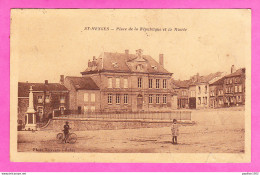 F-08-Saint Menges-01P86  La Place De La République Et La Mairie, Petite Animation, Cpa  - Sonstige & Ohne Zuordnung