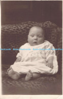 R178690 A Baby. Postcard. Tomlison And Hall - World