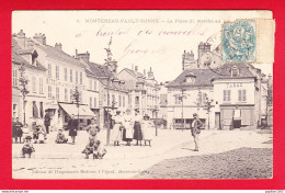 F-77-Montereau Fault-Yonne-01P65 La Place Du Marché Au Blé, Animation, Tabac, Hôtel, Cpa Précurseur - Montereau