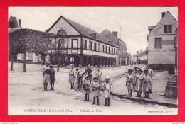 F-60-Crevecoeur Le Grand-02P65  L'hôtel De Ville, Enfants Vétus En Militaires, Café, Cpa BE - Crevecoeur Le Grand