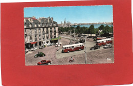 33-----BORDEAUX---Place Bir-Hakeim--Au Fond, La Rade--( Voiture Et Bus Des Années 60 )--voir 2 Scans - Bordeaux