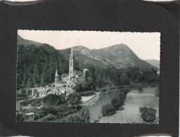 129424        Francia,    Lourdes,   La   Basilique    Et   Le  Gave,   VGSB   1955 - Lourdes