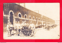 Milit-713A75  Carte Photo, Un Groupe De Militaires Devant Des Canons, Carte écrite De La Fere, Cpa  - Sonstige & Ohne Zuordnung